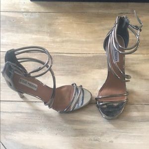 Graphite Steve Madden pumps